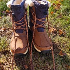 Woman Size 6 Bearpaw Boots